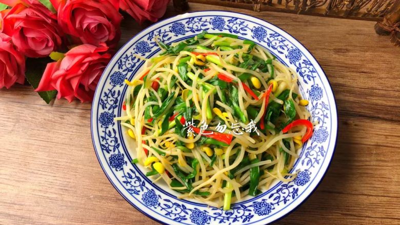 Bean sprouts and fried leeks