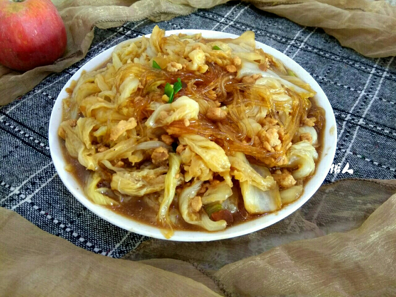 Braised cabbage with minced meat vermicelli