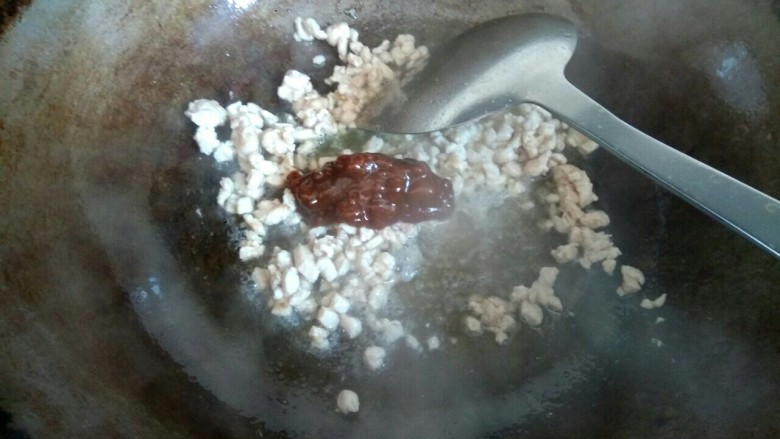 Roasted cabbage with minced meat vermicelli