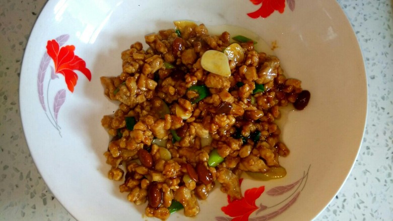 Roasted cabbage with minced meat vermicelli