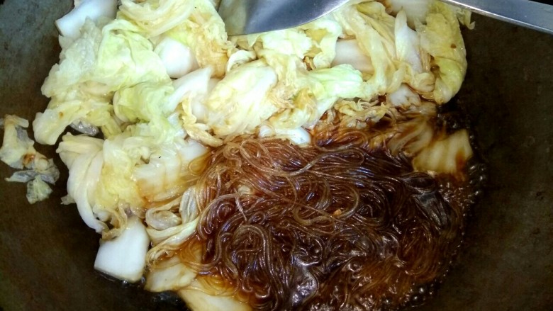 Roasted cabbage with minced meat vermicelli