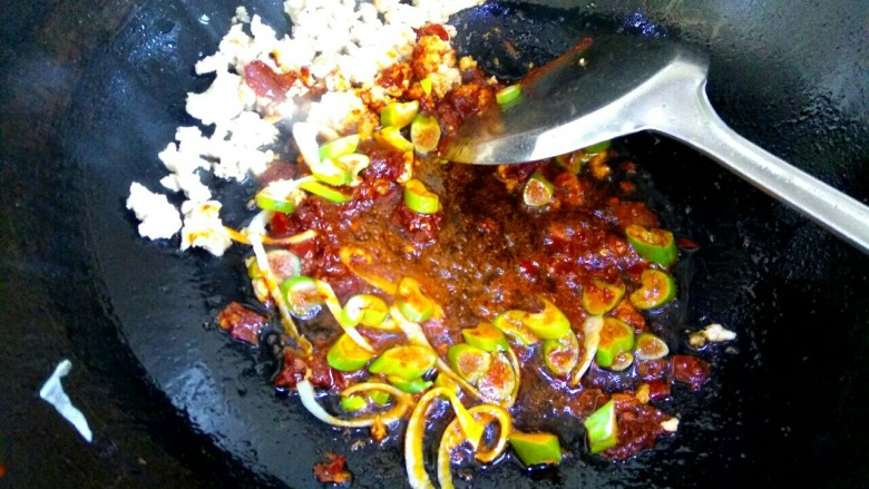 Spicy noodles with minced meat