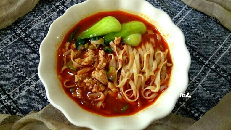 Spicy noodles with minced meat