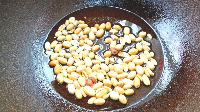 Stir-fried chicken gizzards with sansho pepper and cumin