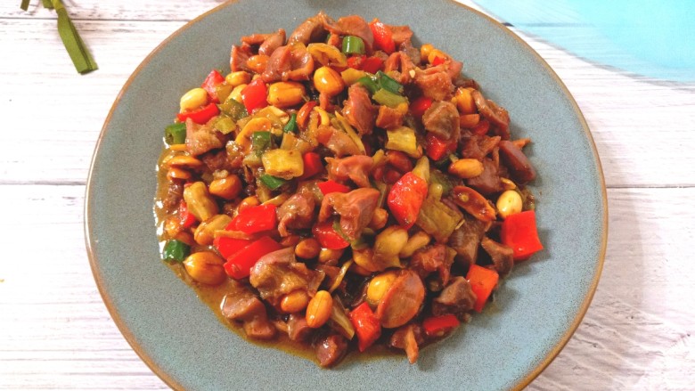 Stir-fried chicken gizzards with sansho pepper and cumin