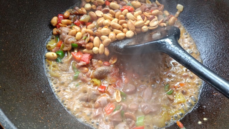 Stir-fried chicken gizzards with sansho pepper and cumin