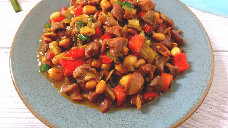 Stir-fried chicken gizzards with sansho pepper and cumin