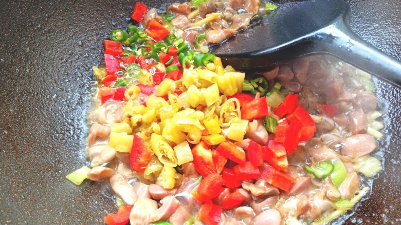 Stir-fried chicken gizzards with sansho pepper and cumin