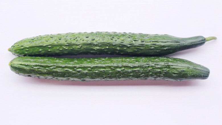 Low-fat, crispy and appetizing pickled cucumber strips