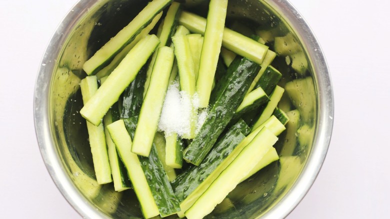 Low-fat, crispy and appetizing pickled cucumber strips