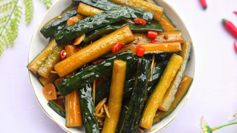 Low-fat, crispy and appetizing pickled cucumber strips