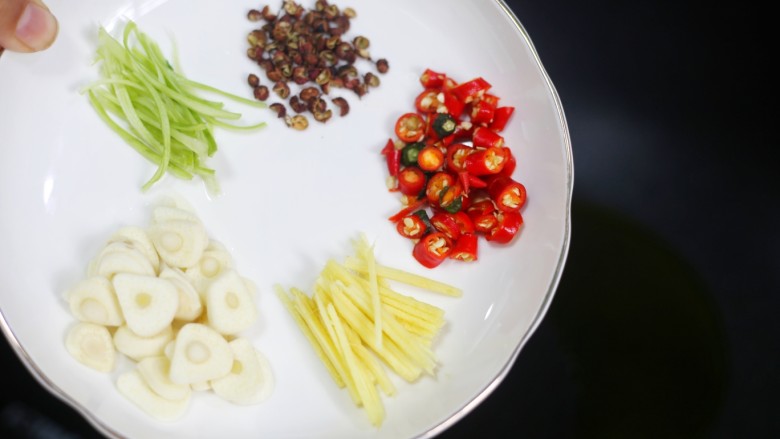 Low-fat, crispy and appetizing pickled cucumber strips