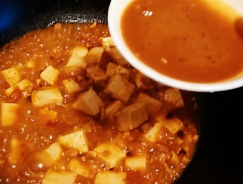 Mapo tofu with eggplant flavor, smooth and tender