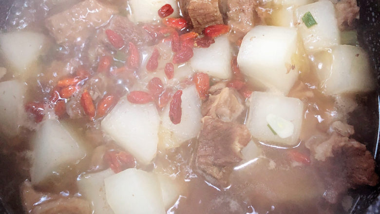 Steamed Beef Brisket with Radish