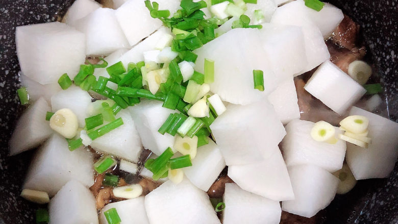 Radish and beef brisket pot