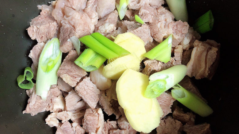 Radish and beef brisket pot