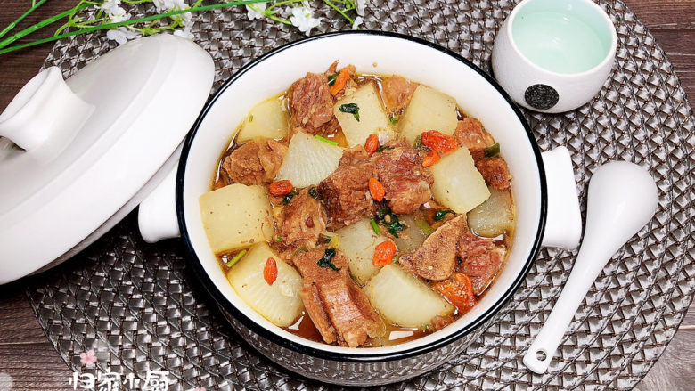 Radish and beef brisket pot