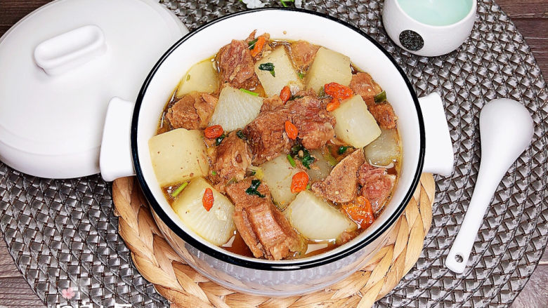 Radish and beef brisket pot