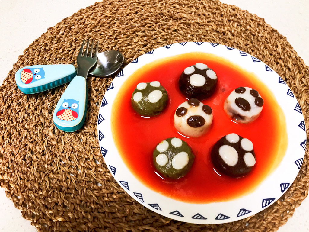 Winter Solstice Food: Tomato Sauce and Three Flavors Cat Claw Rice Balls