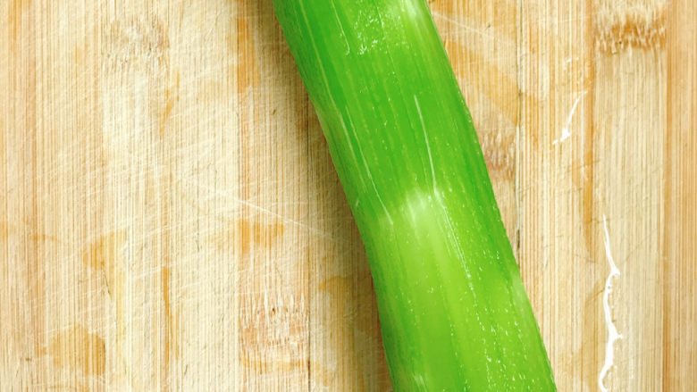 Stir-fried lettuce slices