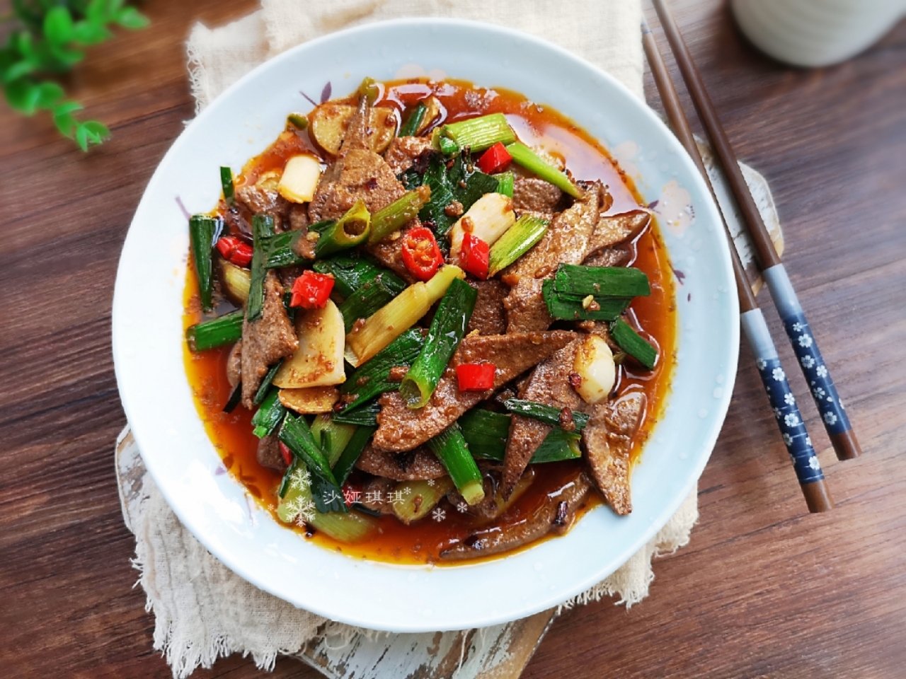 Fried pork liver with garlic sprouts