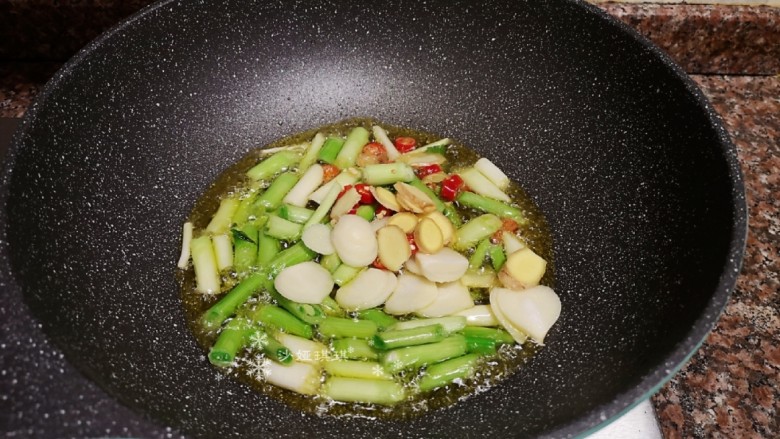 Fried pork liver with garlic sprouts