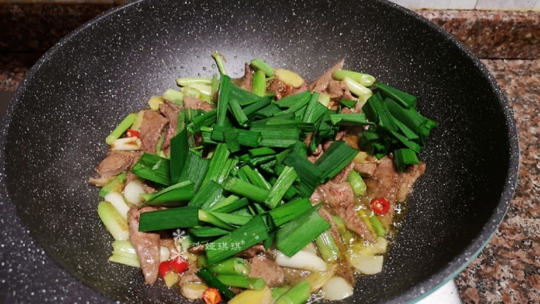 Fried pork liver with garlic sprouts