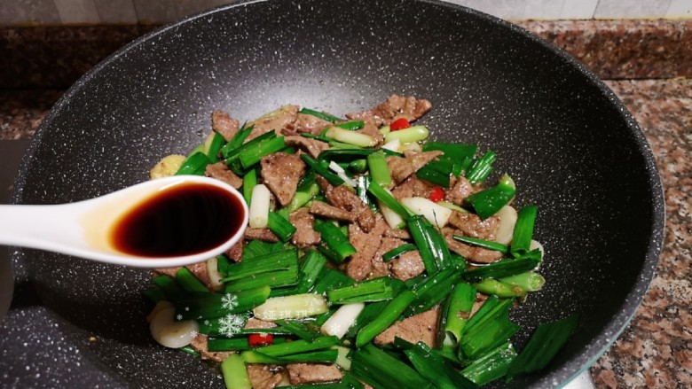 Fried pork liver with garlic sprouts