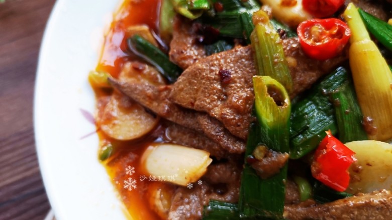 Fried pork liver with garlic sprouts