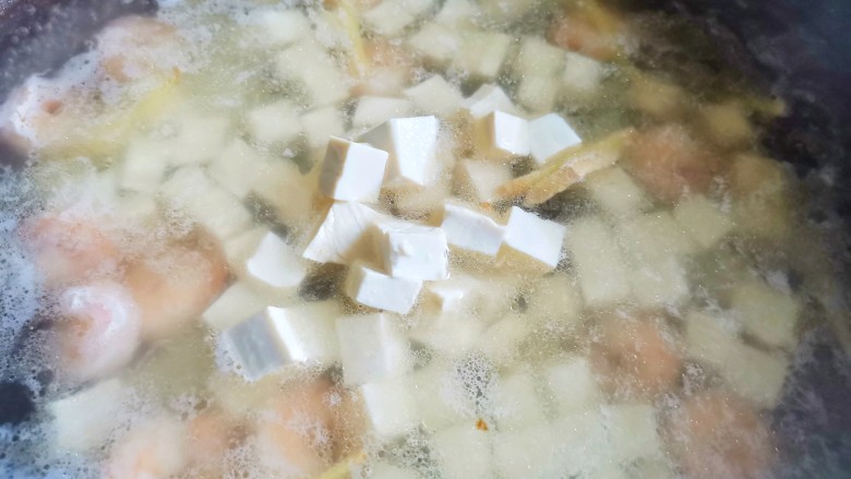 Broccoli, Shrimp and Tofu Soup