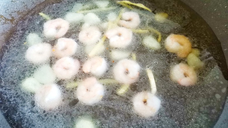 Broccoli, Shrimp and Tofu Soup