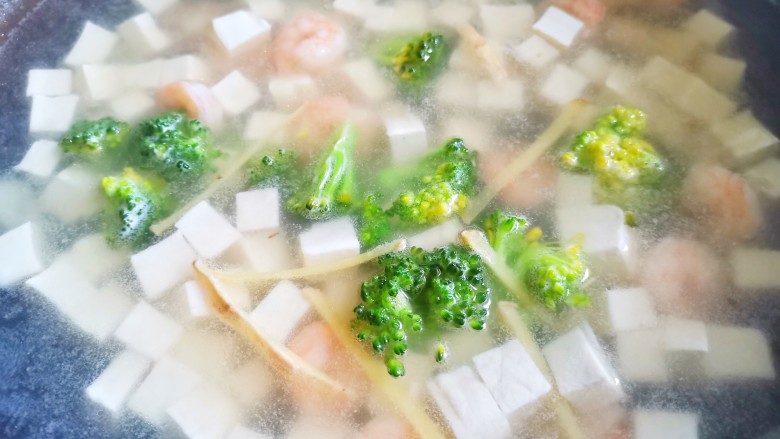 Broccoli, Shrimp and Tofu Soup