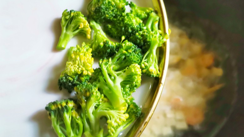 Broccoli, Shrimp and Tofu Soup