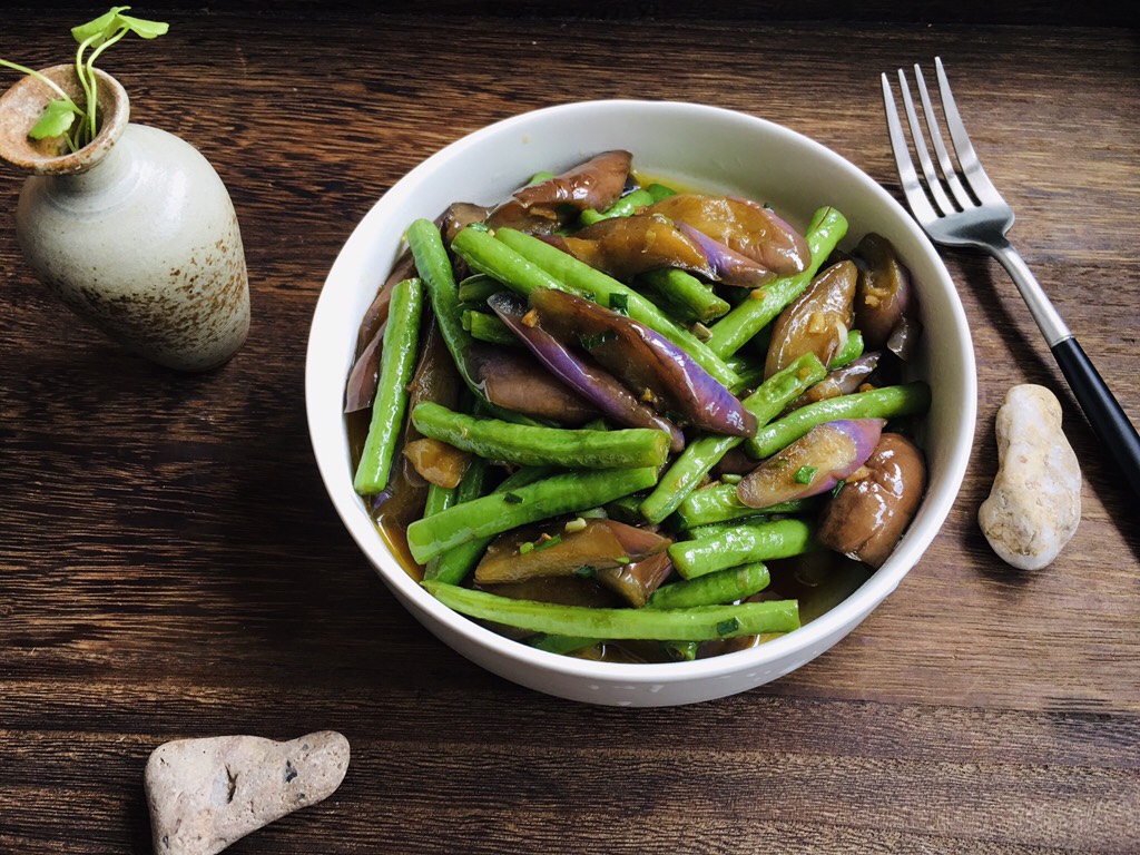 Roast eggplant with cowpea