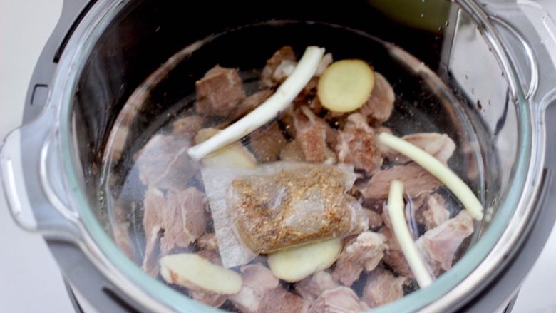 Beef Brisket Stewed with Radish