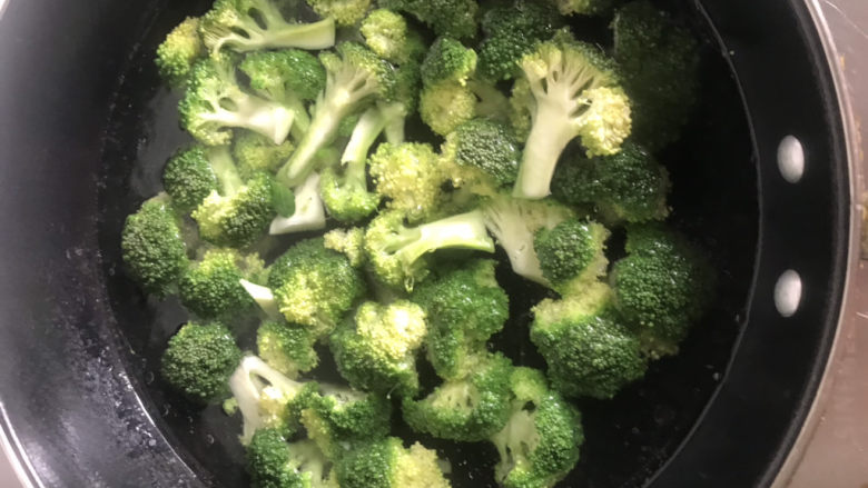 Cold broccoli (fat reduction)