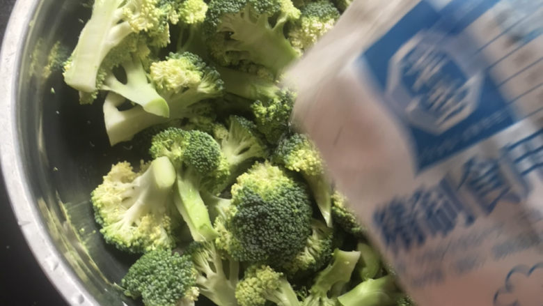 Cold broccoli (fat reduction)