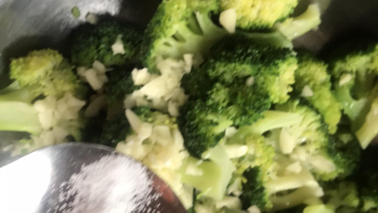 Cold broccoli (fat reduction)