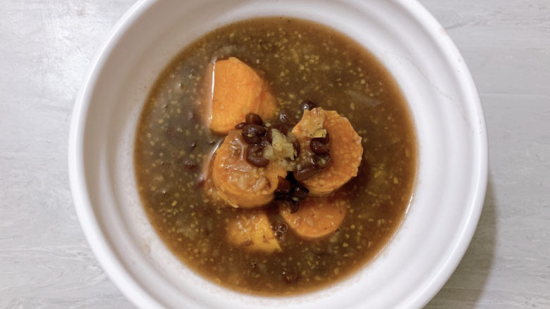 Red bean and millet porridge