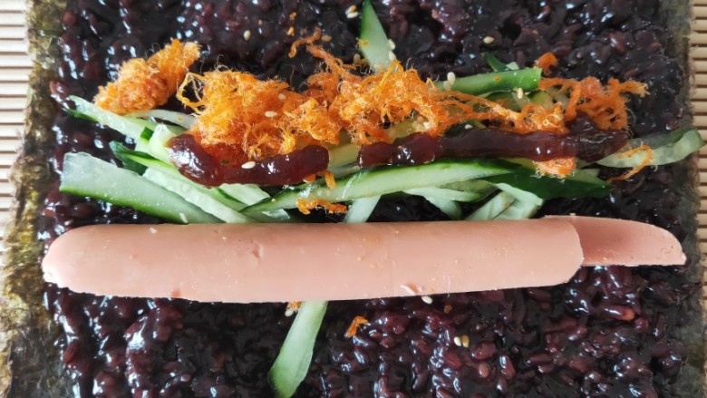 Black rice sushi