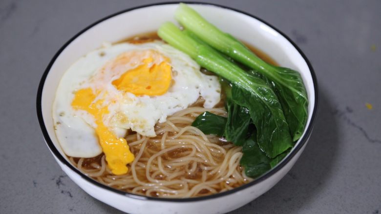 Green vegetable and egg noodles