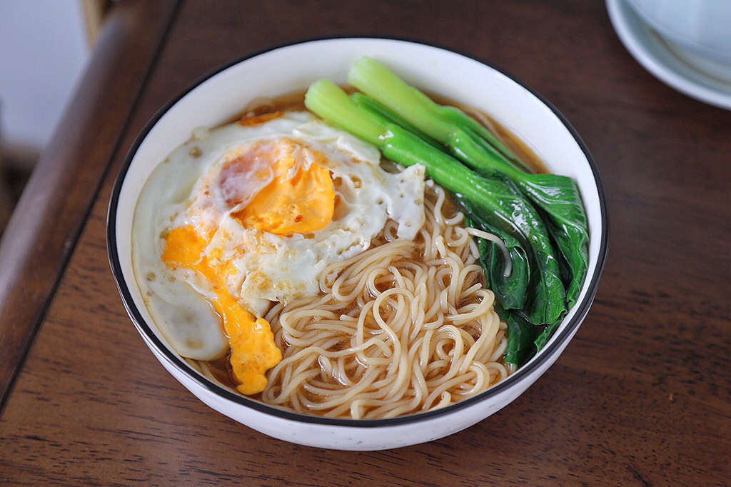 Vegetable and egg noodles