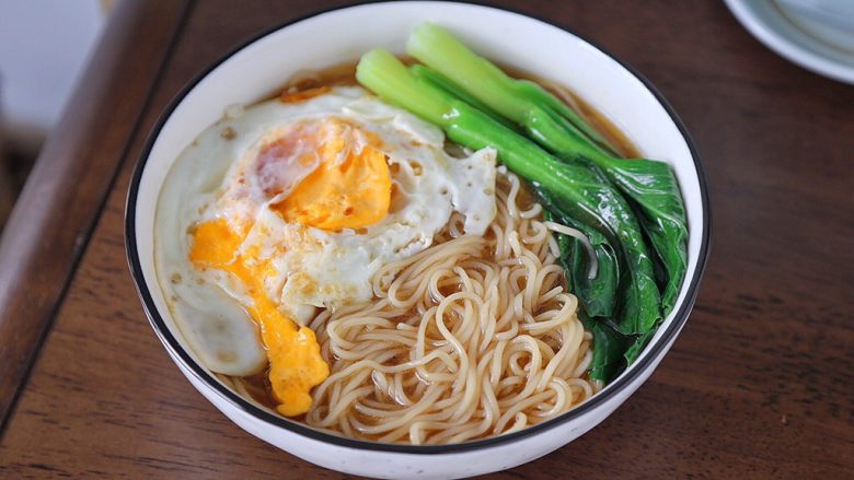 Green vegetables and egg noodles