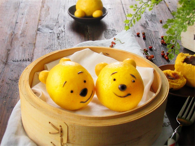 Pooh bean paste steamed buns