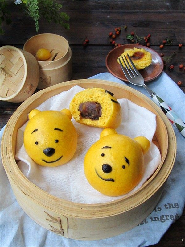 Pooh bean paste steamed buns