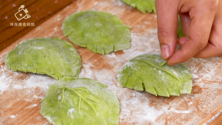 Pea seedlings and leaf dumplings, eating delicious food with an artistic sense