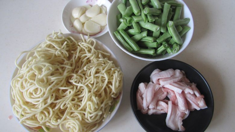 Lentil braised noodles