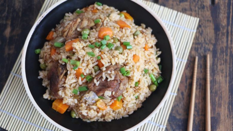 Stewed Rice with Sauce-flavored Pork Ribs