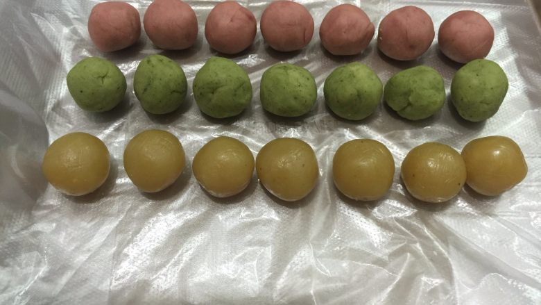 High-looking Cantonese-style mooncakes