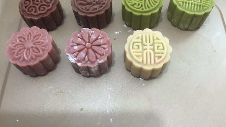 High-looking Cantonese-style mooncakes